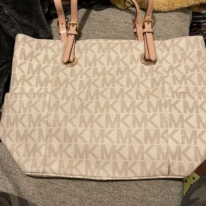 Micheal Kors purse